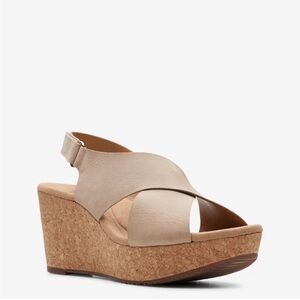 Clarks Women's Annadel Eirwyn Wide Width Wedge Heel